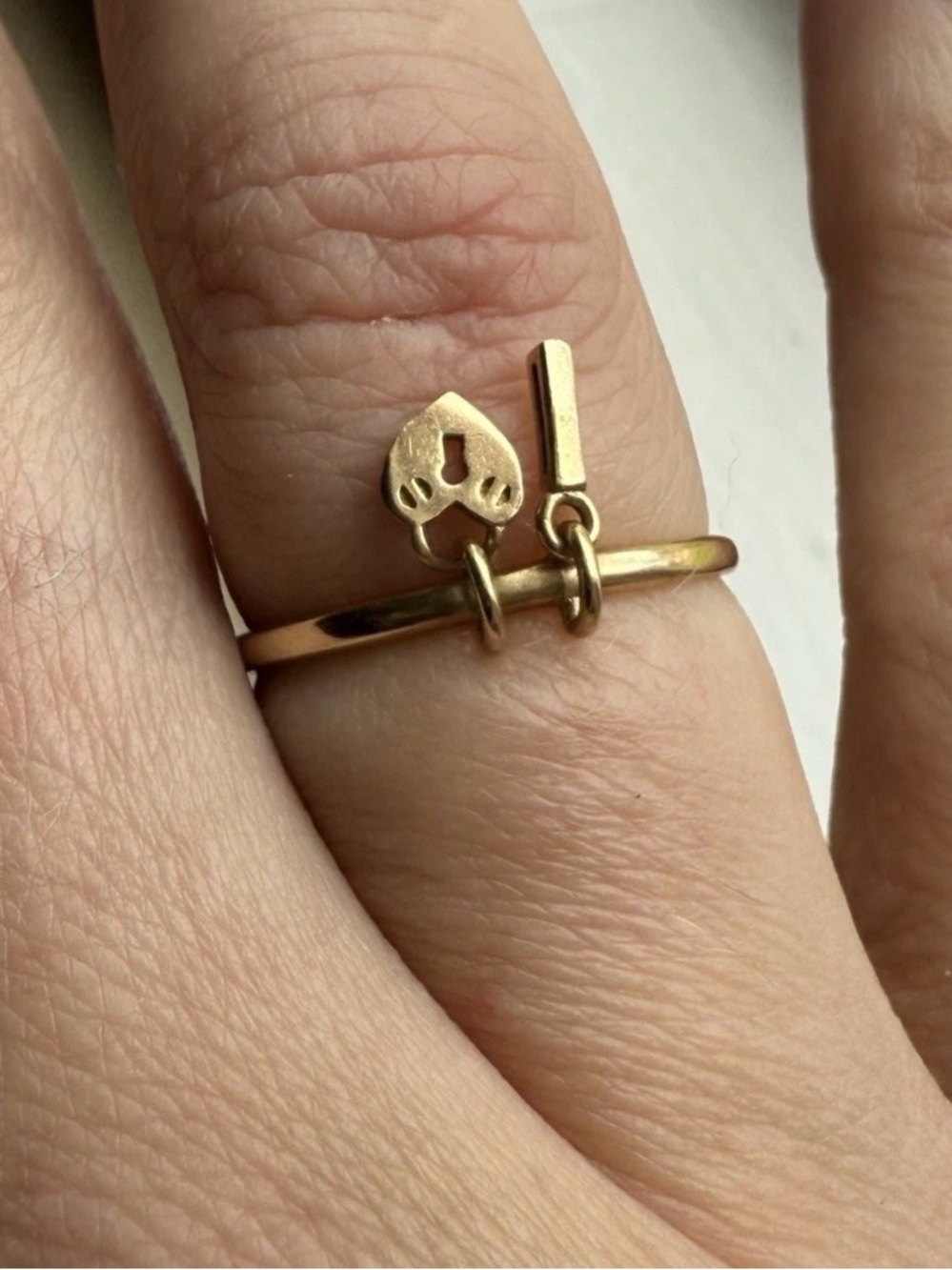 14k Band Lock Key Ring Pendant Charm Yellow Gold Size 7